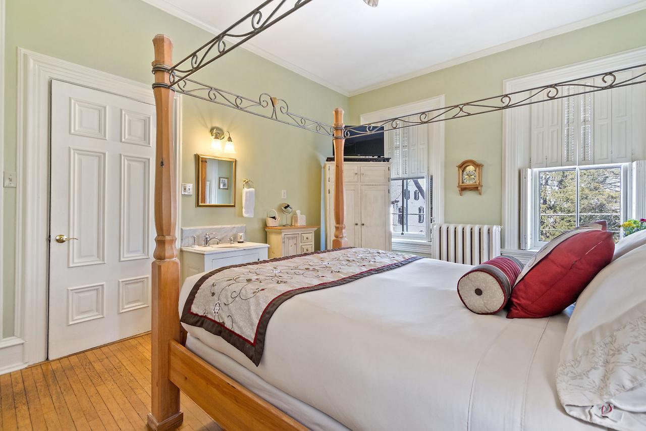 Lovelace Manor Bed And Breakfast Lancaster Exterior photo