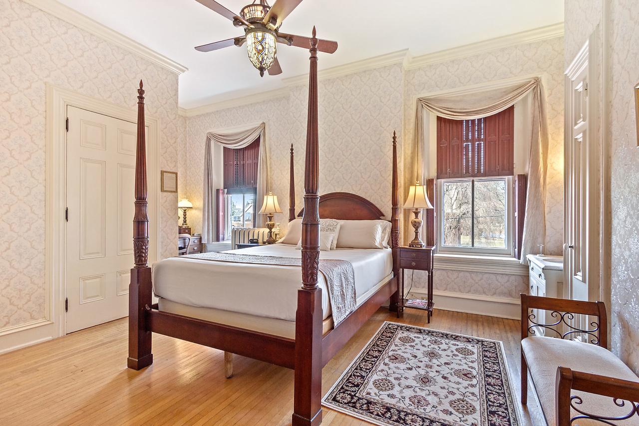 Lovelace Manor Bed And Breakfast Lancaster Exterior photo