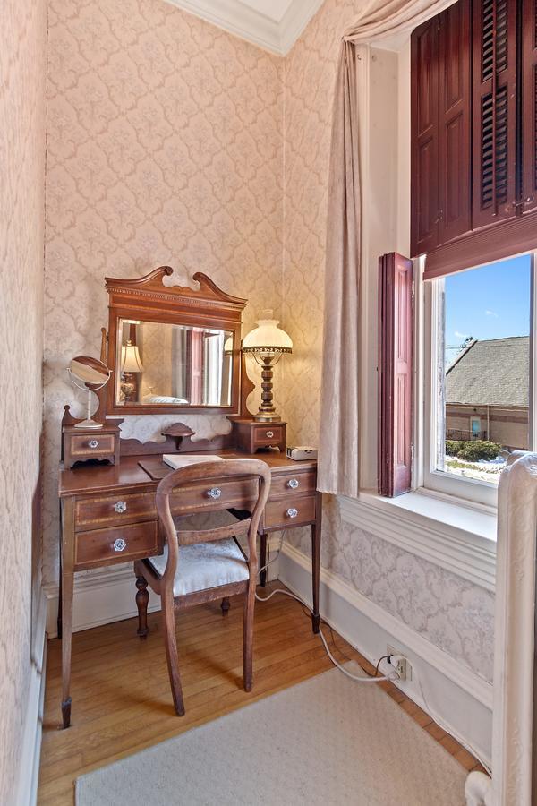 Lovelace Manor Bed And Breakfast Lancaster Exterior photo