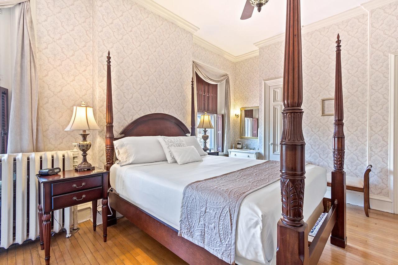 Lovelace Manor Bed And Breakfast Lancaster Exterior photo